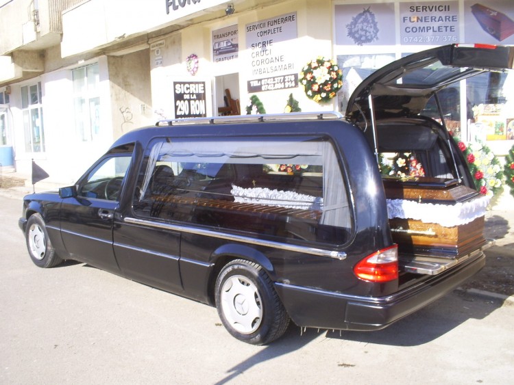 FLORARIU FUNERARE     Http://www.serviciifunerarebotosani.ro/oferta.html              